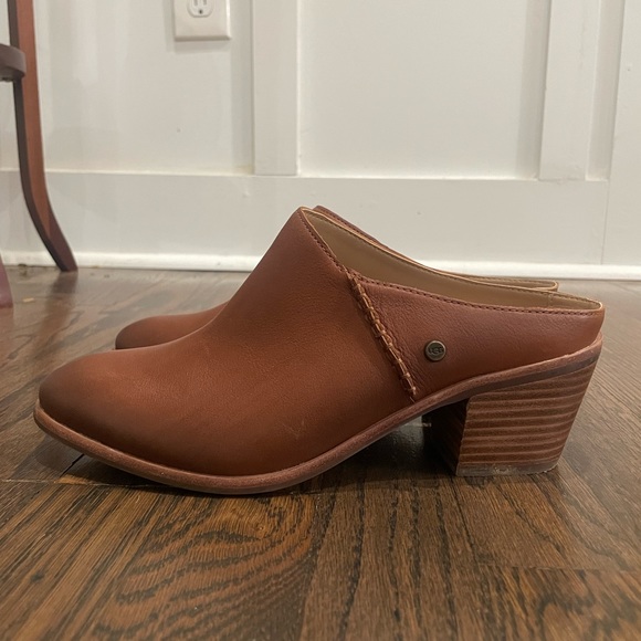 UGG brown ombre leather clogs with a 3 inch heel. - Picture 4 of 9